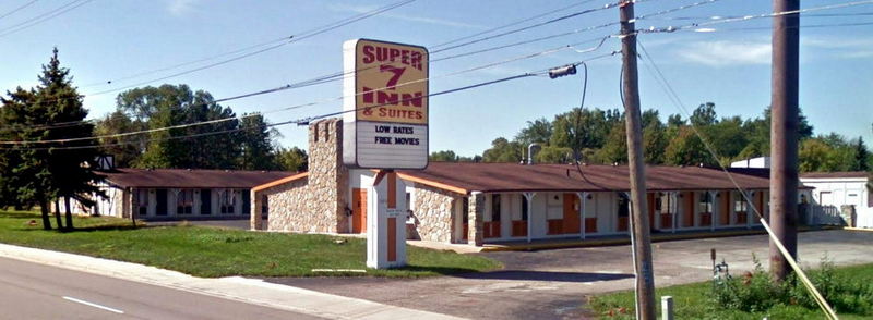 Super 7 Inn & Suites Saginaw (Saginaw Inn, Knights Inn) - 2012